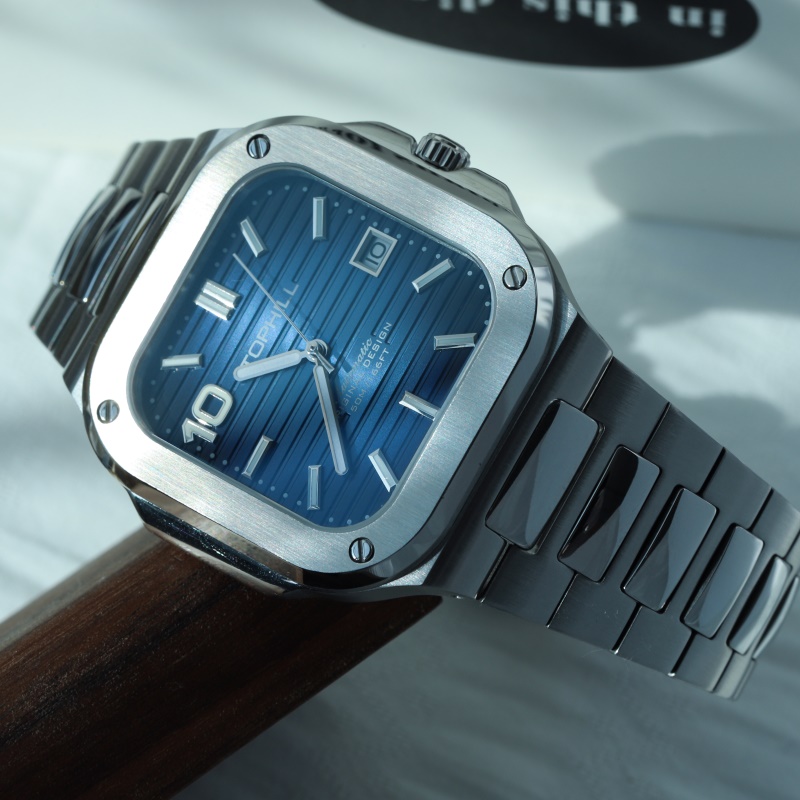 The Modern Man's Guide to Stainless Steel Quartz Watches: Style Meets Functionality